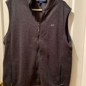 Vineyard vines vest. Full zip. Size Large.